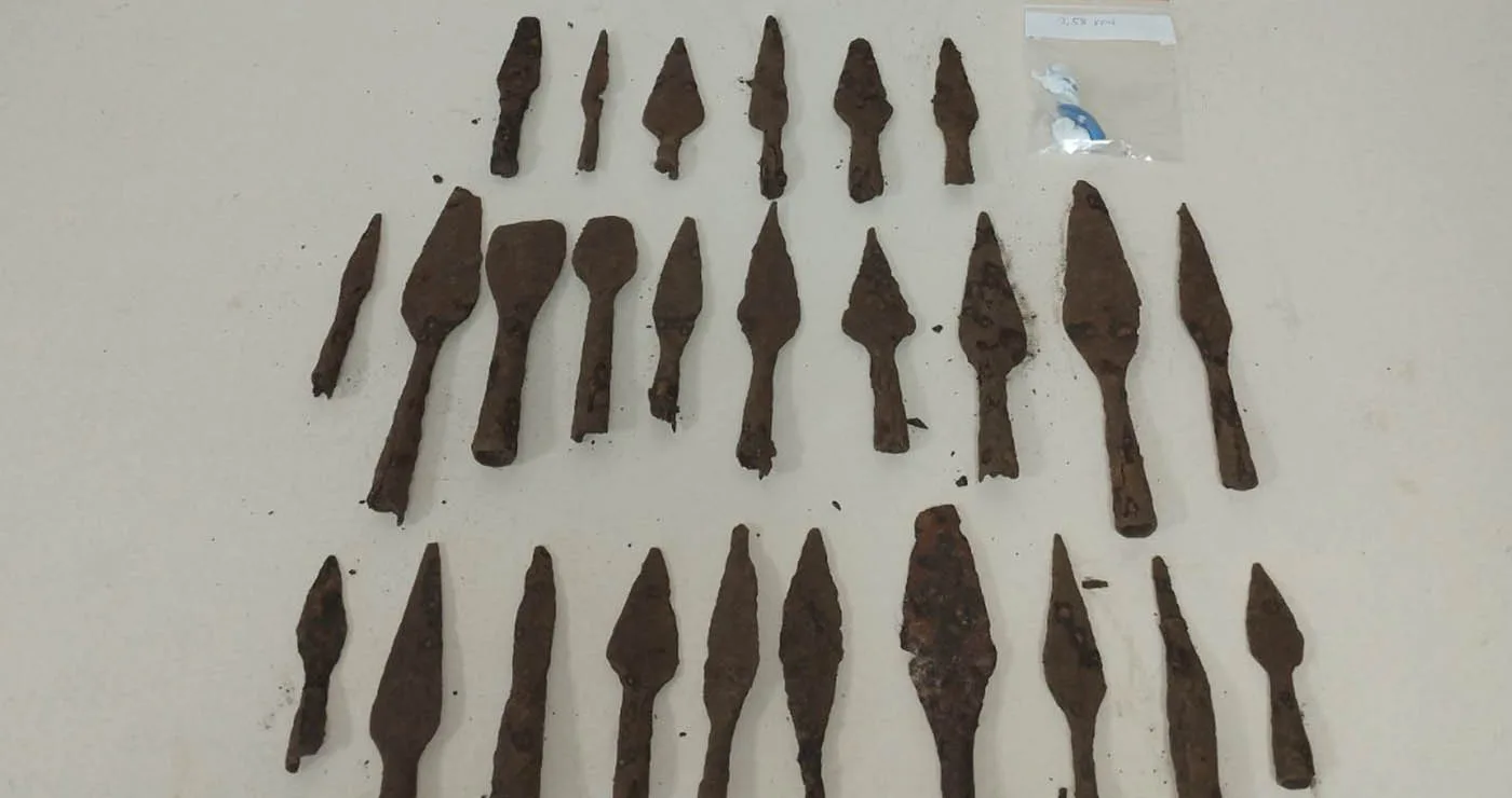 Πτολεμαΐδα: 26 λόγχες ελληνιστικής εποχής εντοπίστηκαν σε οικία 44χρονου