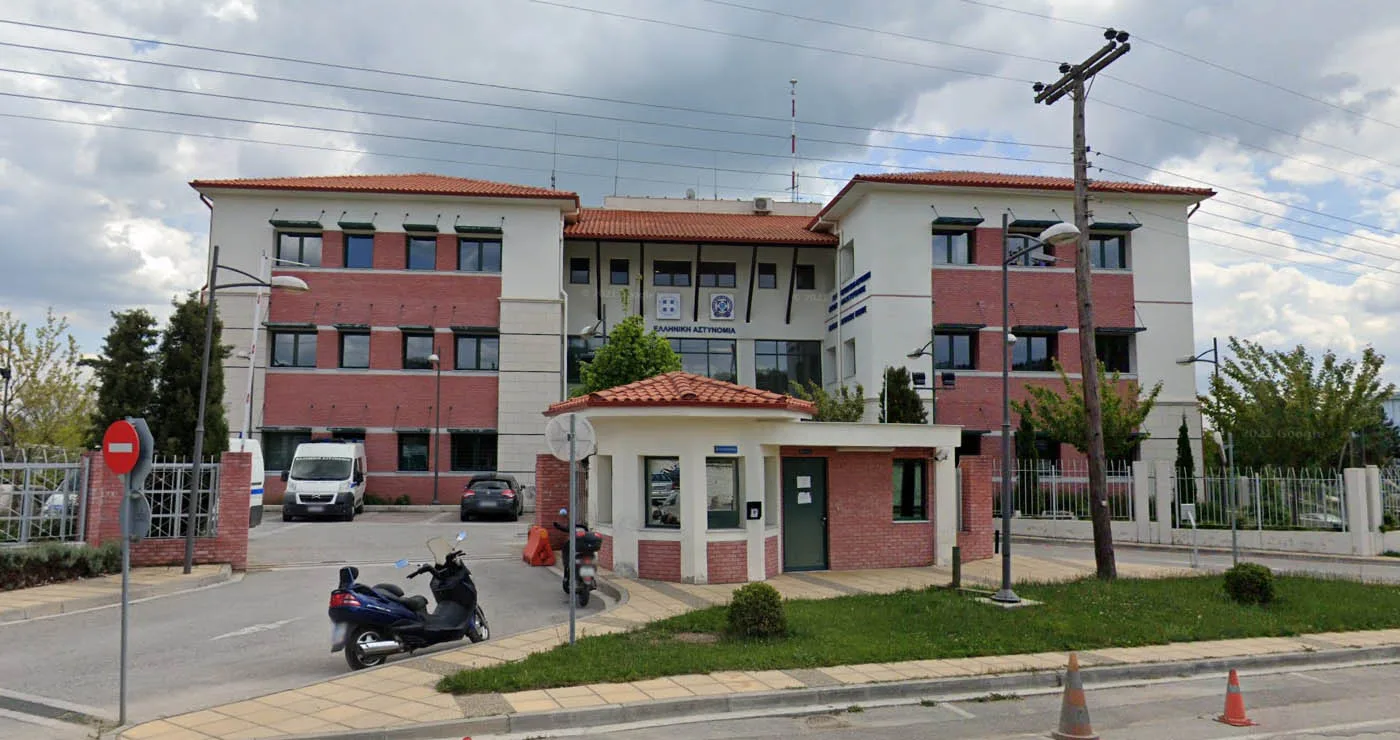 Κοζάνη: Δωρεά παιδικού καθίσματος στο πρώτο μωρό του 2026 από το Τμήμα Τροχαίας