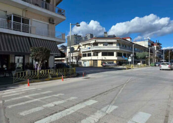 Εκ νέου παρέμβαση του Δήμου Εορδαίας στην μεγάλη διασταύρωση του “Υδραγωγείου” – Τοποθετήθηκαν πλαστικά κολωνάκια στα επίμαχα σημεία  (ρεπορτάζ της Κούλας Πουλασιχίδου)