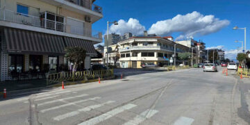 Εκ νέου παρέμβαση του Δήμου Εορδαίας στην μεγάλη διασταύρωση του “Υδραγωγείου” – Τοποθετήθηκαν πλαστικά κολωνάκια στα επίμαχα σημεία  (ρεπορτάζ της Κούλας Πουλασιχίδου)