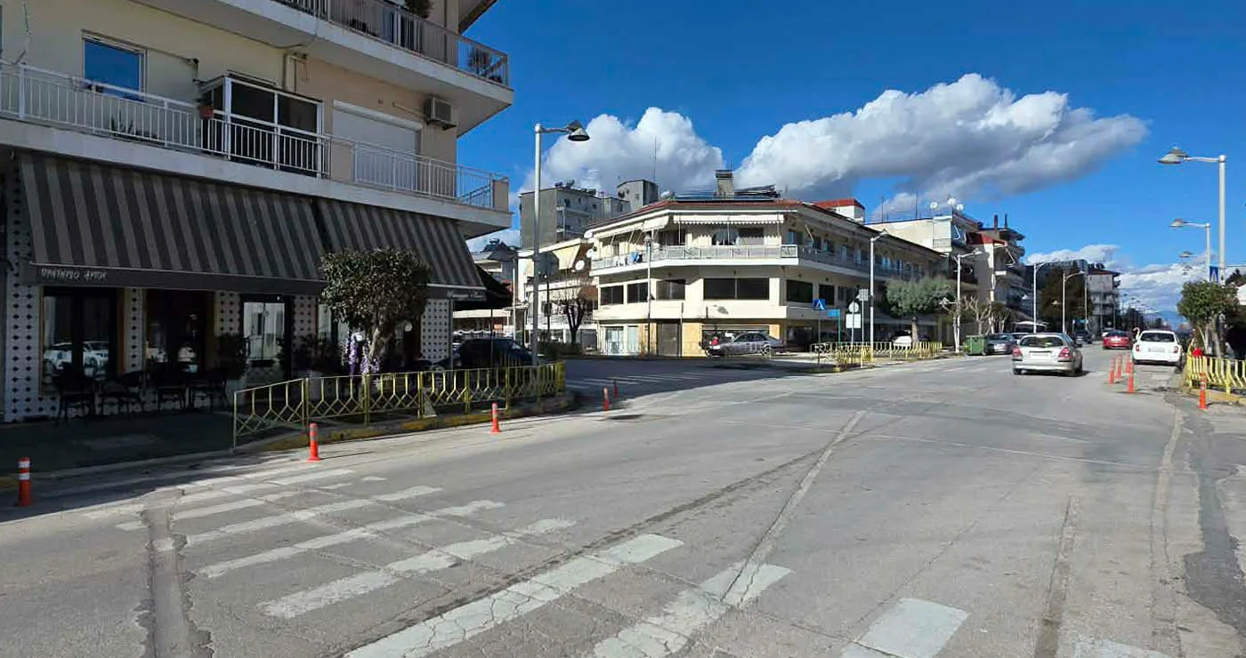 Εκ νέου παρέμβαση του Δήμου Εορδαίας στην μεγάλη διασταύρωση του “Υδραγωγείου” – Τοποθετήθηκαν πλαστικά κολωνάκια στα επίμαχα σημεία  (ρεπορτάζ της Κούλας Πουλασιχίδου)