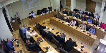 Θυμήθηκαν την Τηλεθέρμανση για το Δρέπανο Κοκκαλιάρης και Ματιάκης μετά το «ναυάγιο» με τις αντλίες θερμότητας- Οι μομφές για τις αναφορές του Περιφερειάρχη: «Μπακαλίστικοι υπολογισμοί, άλλα έλεγε για τα εισοδηματικά κριτήρια»