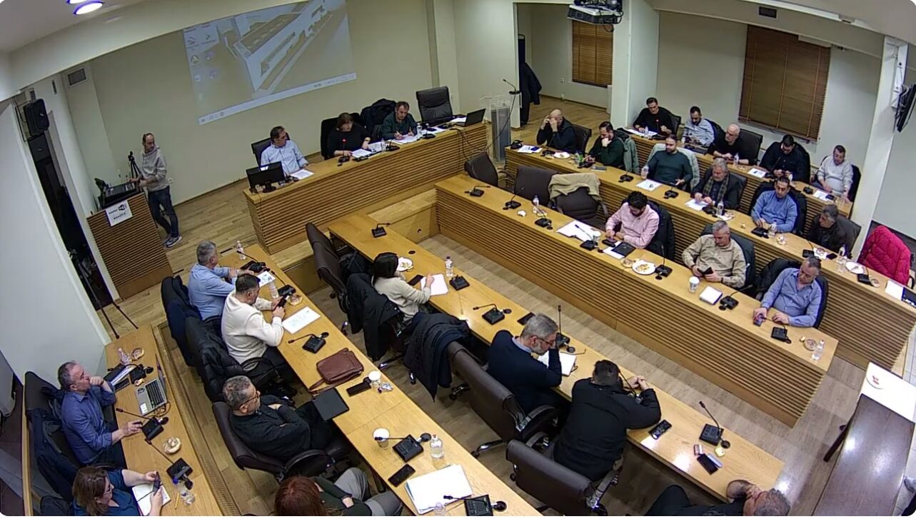 Θυμήθηκαν την Τηλεθέρμανση για το Δρέπανο Κοκκαλιάρης και Ματιάκης μετά το «ναυάγιο» με τις αντλίες θερμότητας- Οι μομφές για τις αναφορές του Περιφερειάρχη: «Μπακαλίστικοι υπολογισμοί, άλλα έλεγε για τα εισοδηματικά κριτήρια»