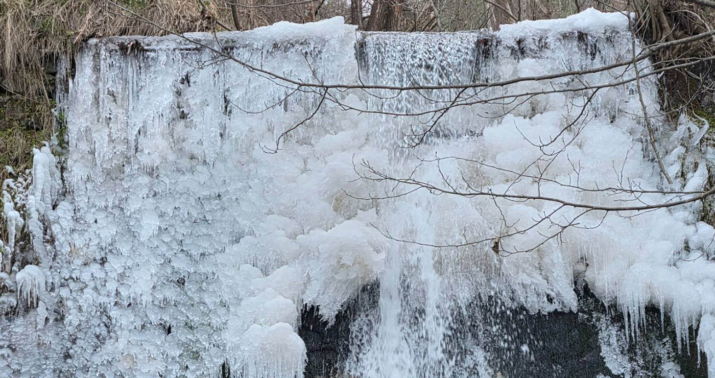 Πάγωσαν οι καταρράκτες στο Εμπόριο Εορδαίας (Φωτογραφίες)