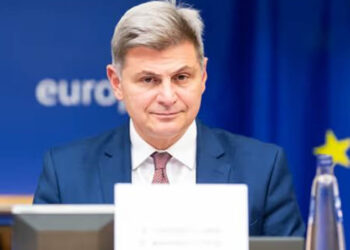 Φαραντούρης μετά τη διαγραφή: «Λογοδοτώ μόνο στους πολίτες – Ο ΣΥΡΙΖΑ απομακρύνθηκε από τα κινήματα»