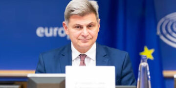 Φαραντούρης μετά τη διαγραφή: «Λογοδοτώ μόνο στους πολίτες – Ο ΣΥΡΙΖΑ απομακρύνθηκε από τα κινήματα»