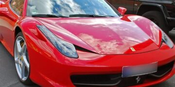 Εφορία: Απάτη με φόντο μια Ferrari και αίτημα για επιστροφή ΦΠΑ 62.000 ευρώ