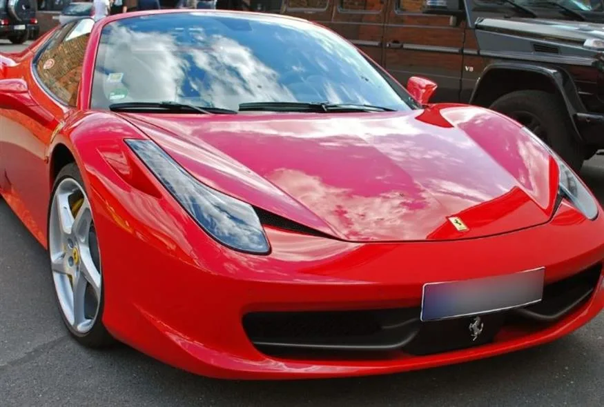 Εφορία: Απάτη με φόντο μια Ferrari και αίτημα για επιστροφή ΦΠΑ 62.000 ευρώ