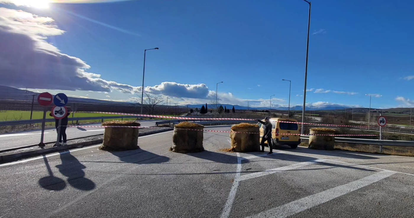 Έκλεισε ο δρόμος και στο μπλόκο Φιλώτα – Επιμένουν στα αιτήματά τους οι αγρότες