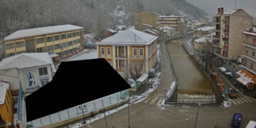 Στα λευκά η πόλη της Φλώρινας: Δείτε ζωντανά το χιονισμένο τοπίο