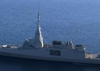 Ολόκληρη η τελετή υποδοχής της φρεγάτας Κίμων στον Σαρωνικό