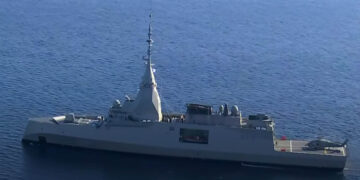 Ολόκληρη η τελετή υποδοχής της φρεγάτας Κίμων στον Σαρωνικό