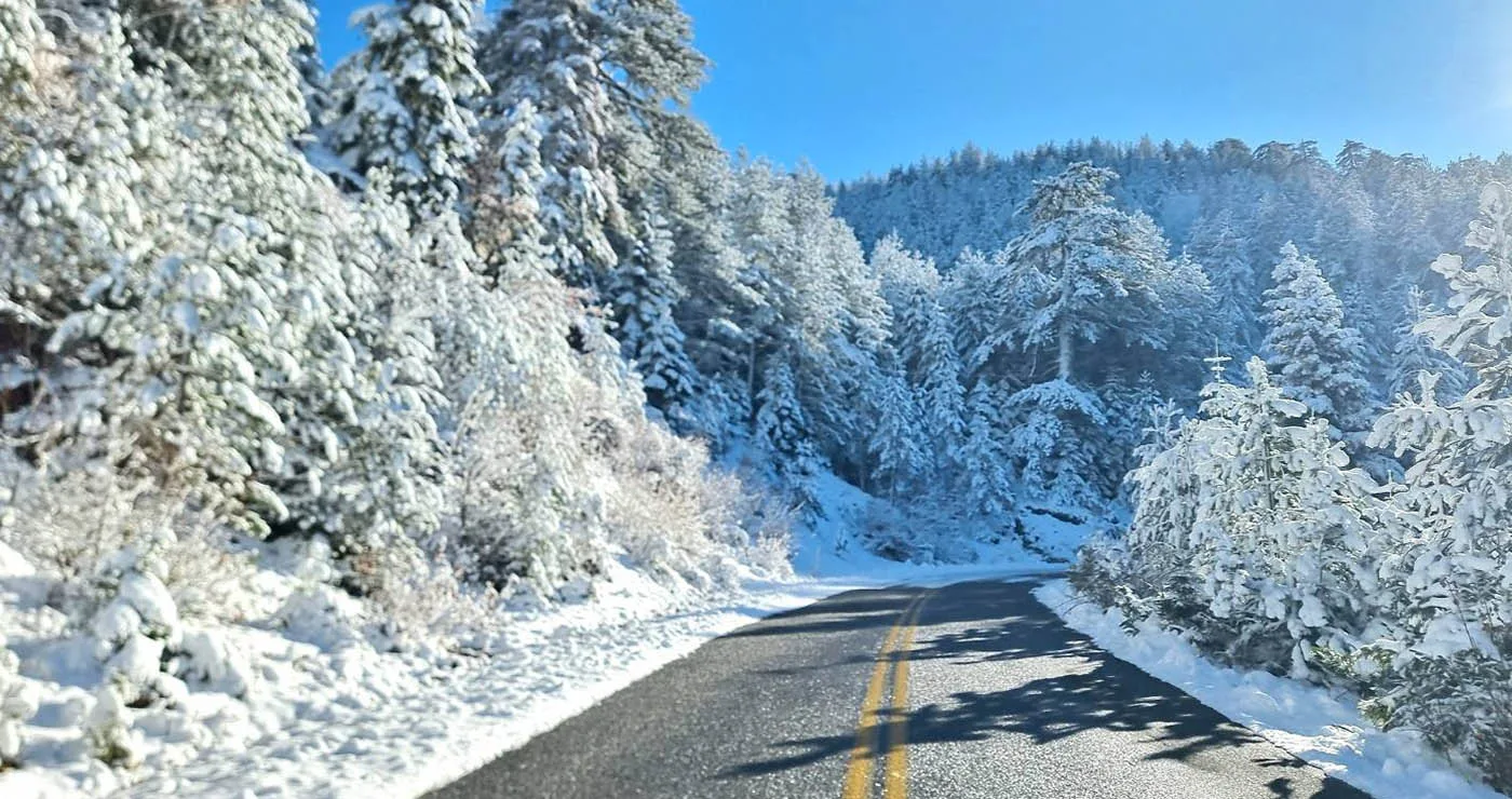 Εντυπωσιακές λήψεις από τα χιονισμένα ορεινά των Γρεβενών
