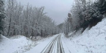 Λευκό τοπίο σε όλη τη Δυτική Μακεδονία – Έκλεισαν τα σχολεία σε RED CODE όλη η περιοχή και την Πέμπτη