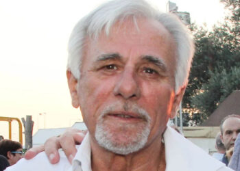 Πέθανε ο δημοσιογράφος Σπύρος Καρατζαφέρης