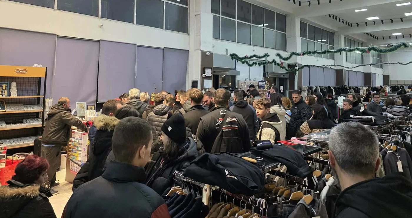 Πρωτοφανείς εικόνες στην Πτολεμαΐδα: Πολυκατάστημα που βάζει λουκέτο δημιούργησε κοσμοσυρροή (ρεπορτάζ της Κούλας Πουλασιχίδου)