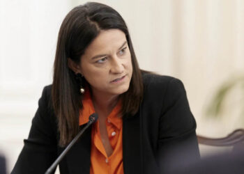 Κεραμέως: «Νέα αύξηση κατώτατου μισθού από την 1η Απριλίου»