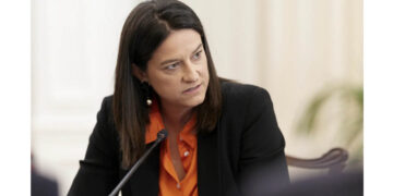 Κεραμέως: «Νέα αύξηση κατώτατου μισθού από την 1η Απριλίου»