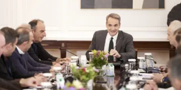 Ξεκίνησε η συνάντηση αγροτών- Μητσοτάκη: «Δεν έχω την απαίτηση να συμφωνήσουμε σε όλα…»