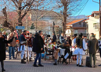 Εμπόριο: Αναβίωσε το έθιμο των Γκέκηδων και των Κοκώνων (video)