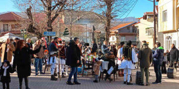 Εμπόριο: Αναβίωσε το έθιμο των Γκέκηδων και των Κοκώνων (video)