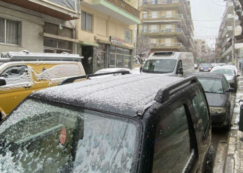 Συνεχίζεται η χιονόπτωση στην Κοζάνη (Βίντεο)