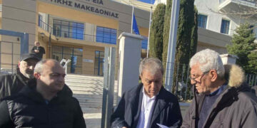 Κραυγή αγωνίας εκθετών και εμπόρων λαϊκών αγορών έξω από την Περιφέρεια Δ. Μακεδονίας – Τι θα γίνει με τις λαϊκές