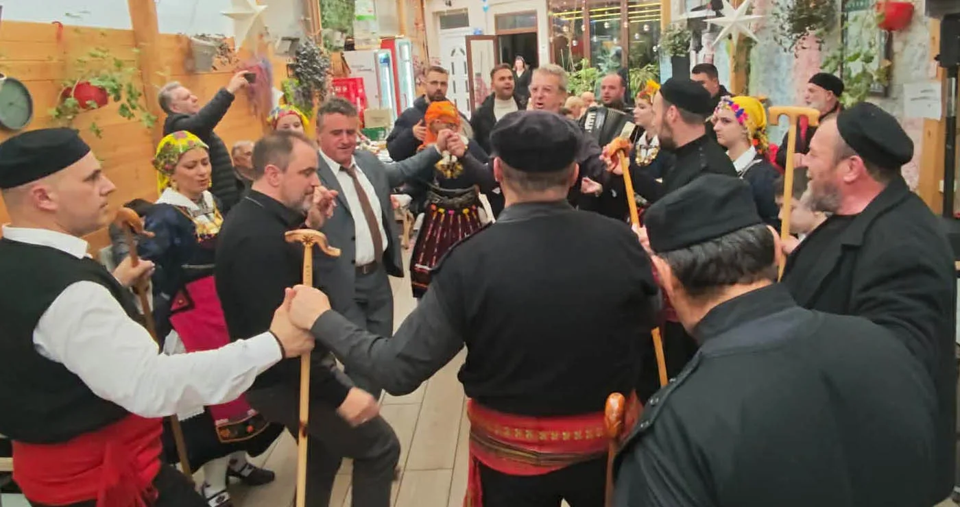 Το έθιμο “τ’ Άι Γιαννιού” στη Λευκοπηγή – Το χορό σέρνει ο Γιάννης Μητλιάγκας (Βίντεο + Εικόνες)