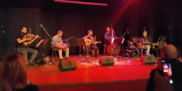 Πτολεμαΐδα: Καταχειροκροτήθηκε το κουιντέτο του Ιάκωβου Μωυσιάδη στην παρουσίαση του δίσκου του “Lydian Stone”