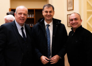 Ο Αντιπεριφερειάρχης Νίκος Λυσσαρίδης στην κοπή της πρωτοχρονιάτικης πίτας του Πανελληνίου Συνδέσμου Εξαγωγέων