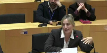 Ξέσπασε σε κλάματα στο Ευρωκοινοβούλιο η Ελεονώρα Μελέτη: «Έχω υπάρξει θύμα σωματικής κακοποίησης»