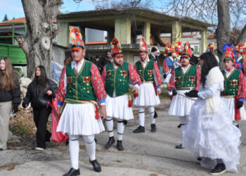 Δείτε πολλές φωτογραφίες και βίντεο από τους Μωμόγερους στα Κομνηνά Εορδαίας