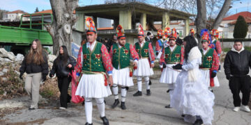Δείτε πολλές φωτογραφίες και βίντεο από τους Μωμόγερους στα Κομνηνά Εορδαίας