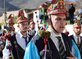 Δήμος Κοζάνης: Με μεγάλη επιτυχία αναβίωσε το κορυφαίο έθιμο των Μωμόγερων (Φωτογραφίες)