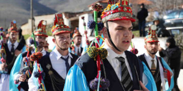 Δήμος Κοζάνης: Με μεγάλη επιτυχία αναβίωσε το κορυφαίο έθιμο των Μωμόγερων (Φωτογραφίες)