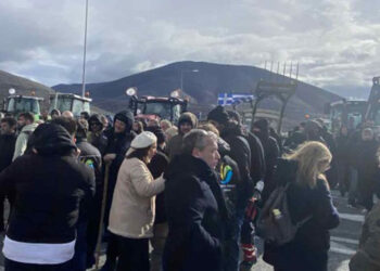 Σιάτιστα: Έκλεισε η Εγνατία οδός – Διαπραγματεύσεις με την ΕΛ.ΑΣ. για την ΕΟ Κοζάνης – Ιωαννίνων