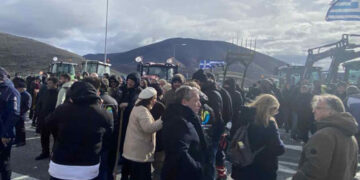 Σιάτιστα: Έκλεισε η Εγνατία οδός – Διαπραγματεύσεις με την ΕΛ.ΑΣ. για την ΕΟ Κοζάνης – Ιωαννίνων