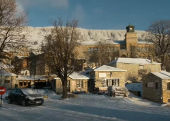 Μαγευτικό το Νυμφαίο στα λευκά: Χειμωνιάτικες εικόνες από ένα χωριό-κόσμημα