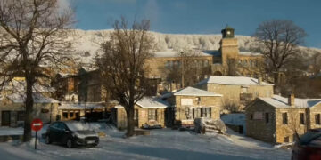 Μαγευτικό το Νυμφαίο στα λευκά: Χειμωνιάτικες εικόνες από ένα χωριό-κόσμημα