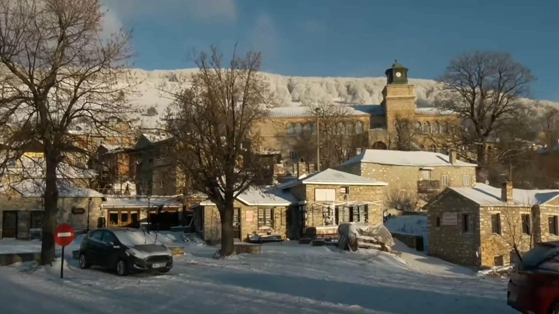 Μαγευτικό το Νυμφαίο στα λευκά: Χειμωνιάτικες εικόνες από ένα χωριό-κόσμημα