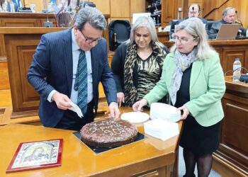Κοπή βασιλόπιτας στο Περιφερειακό Συμβούλιο – Που έπεσε το φλουρί