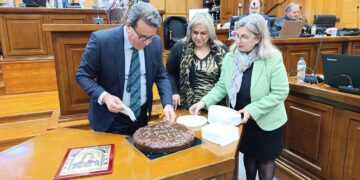 Κοπή βασιλόπιτας στο Περιφερειακό Συμβούλιο – Που έπεσε το φλουρί