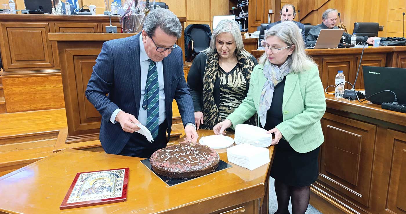 Κοπή βασιλόπιτας στο Περιφερειακό Συμβούλιο – Που έπεσε το φλουρί