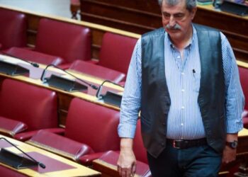 Ο Πολάκης «αποθέωσε» Χαρίτση και Πέρκα