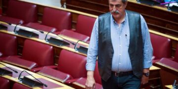 Ο Πολάκης «αποθέωσε» Χαρίτση και Πέρκα