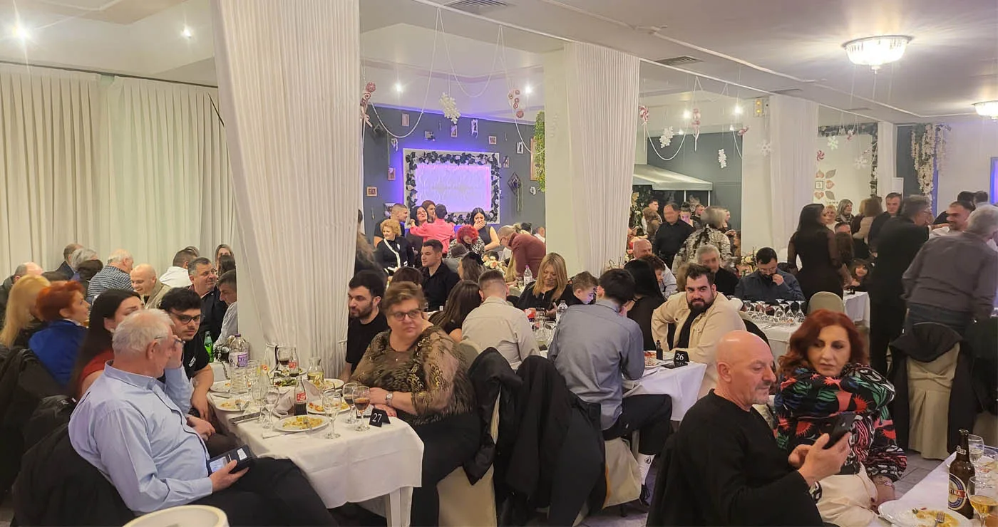 Κατάμεστη η αίθουσα του Rose Garden στο ρεβεγιόν για την έλευση του νέου έτους (Φωτογραφίες)