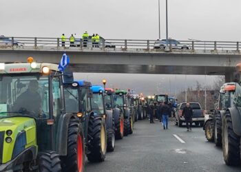 Τρακτέρ τέλος στην Εγνατία Οδό- Αποχώρησαν οι αγρότες του μπλόκου Σιάτιστας