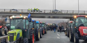 Τρακτέρ τέλος στην Εγνατία Οδό- Αποχώρησαν οι αγρότες του μπλόκου Σιάτιστας