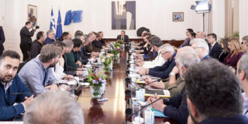 Ολοκληρώθηκε η συνάντηση του Πρωθυπουργού με εκπροσώπους των αγροτικών μπλόκων   – Τσιάρας: Είχαμε μια αναλυτική, ειλικρινή και παραγωγική συζήτηση