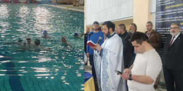 Αγιασμός των υφάτων και ρίψη του Τιμίου Σταυρού στο Κολυμβητήριο Πτολεμαΐδας (Βίντεο + Φώτο)